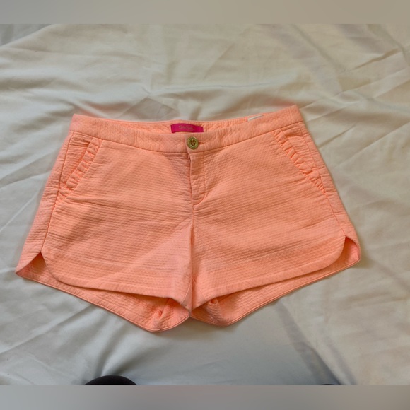 Lilly Pulitzer Shorts. - Picture 5 of 7